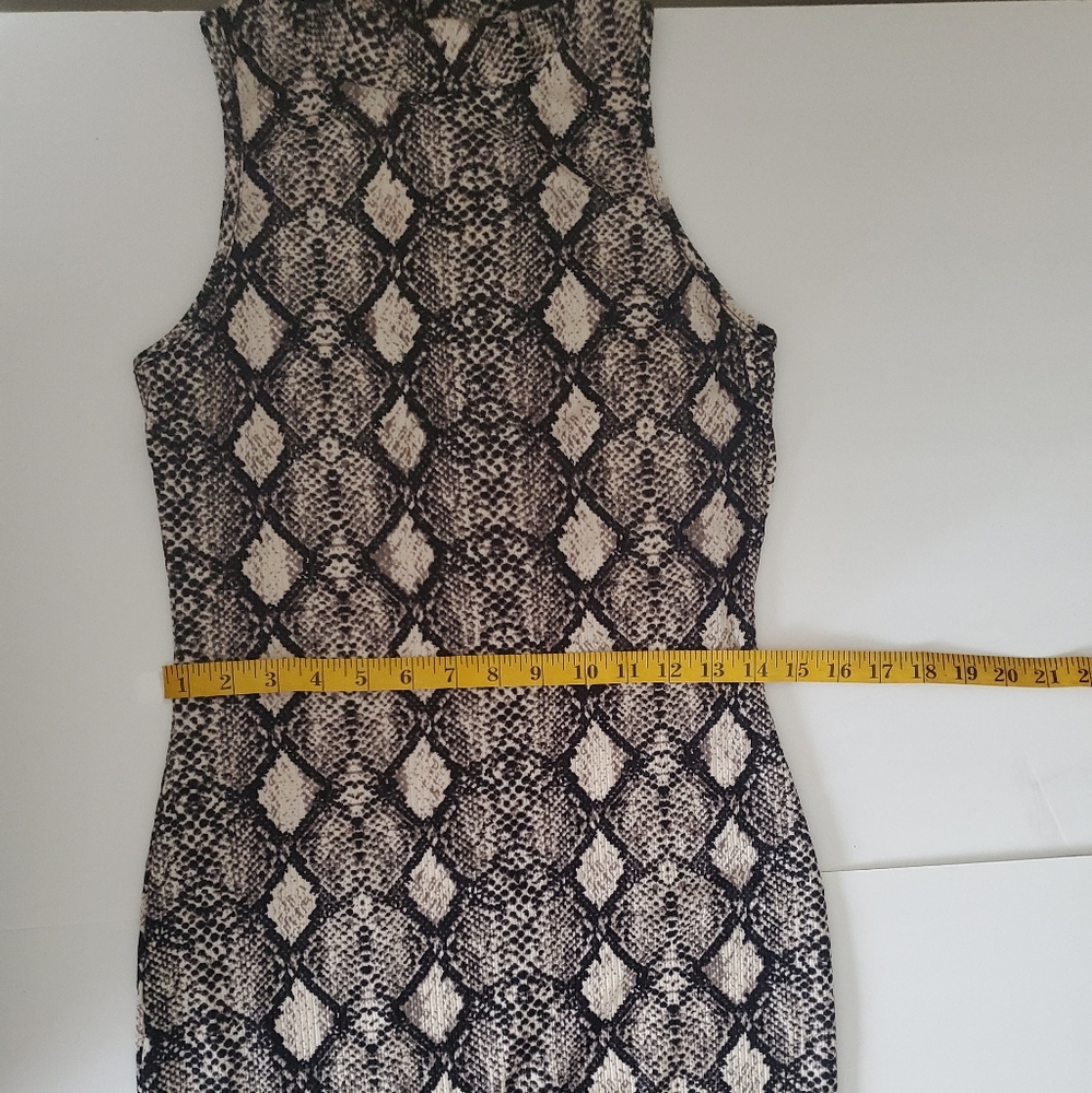 Dress - Picture 5 of 8